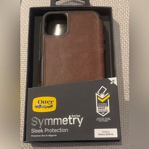 Faux brown leather Otterbox IPhone 2019 XL,  cover w place for ID/ credit cards.